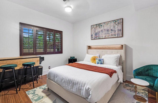 Suite for 2 . Water views ,parking space ,great location