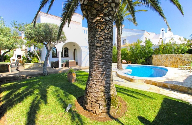 SULA villa con piscina privada cerca del mar