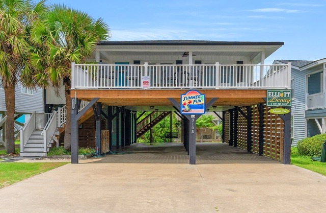 Summer Fun, Steps from Beach in Cherry Grove with Ocean Views