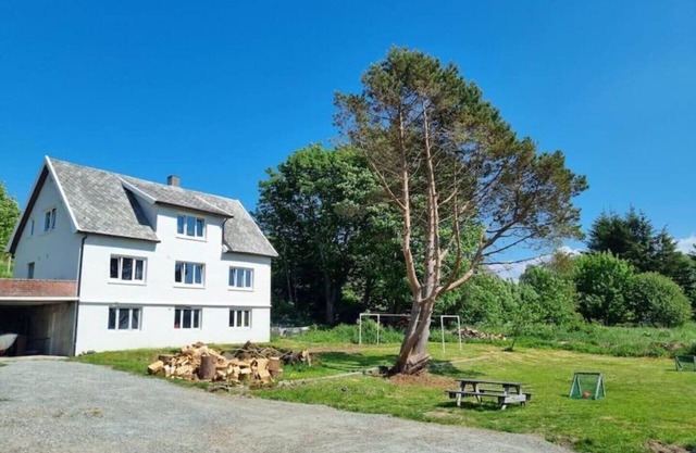 Summer house with 4 bedrooms and sea view