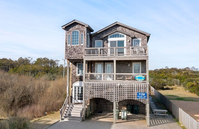 Summer Rental: Semi-oceanfront, Pool, Rec Room