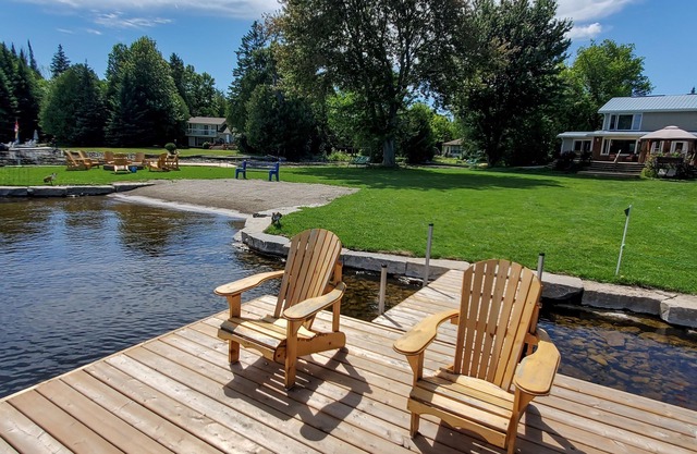 SUN BAY COTTAGE - WATERFRONT