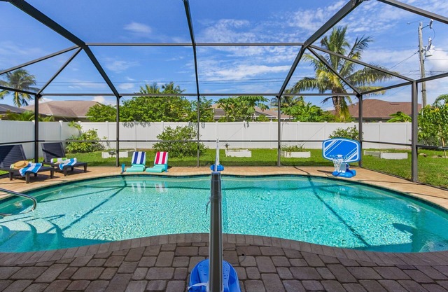 Sun, Fun & Relaxation Await with Heated Pool, Lanai & Spacious Comfort – K La Vie - Roelens