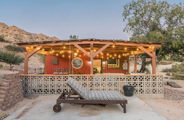 Sun Ray Ranch Cabin between Joshua Tree and Palm Springs