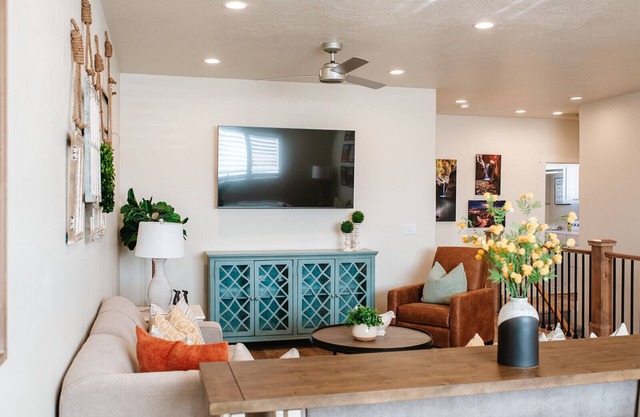 🔆Sun Shack 🔆 Warm Weather Getaway with Air Hockey Table and Pool