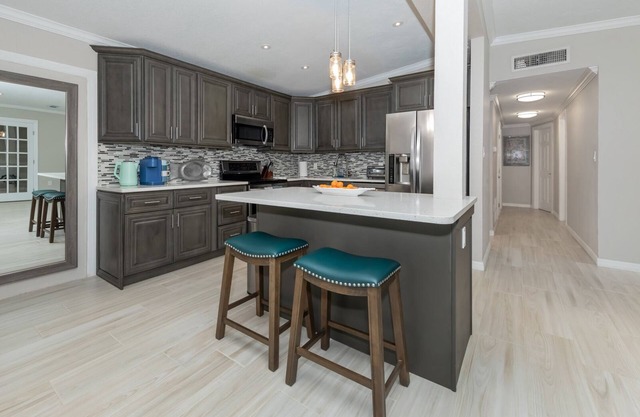 Sunaire Terrace within minutes to Downtown Sarasota
