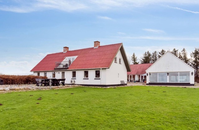 "Sune" - 6km from the sea by Interhome