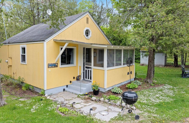 Sunflower Cabin- Dog Friendly on Kangaroo Lake