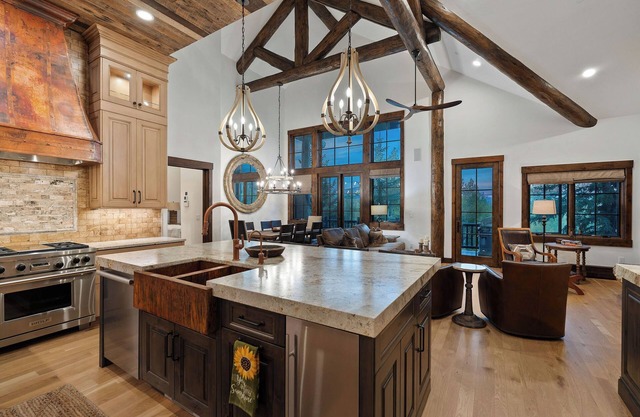 Sunflower Chalet by Vail Butler – Ski In/Ski Out Access, Newly Renovated!