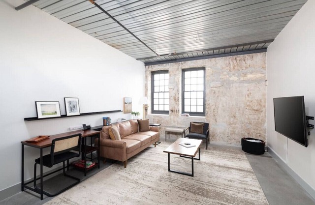 Sunny 1BR Apartment Walking Distance to Fiserv