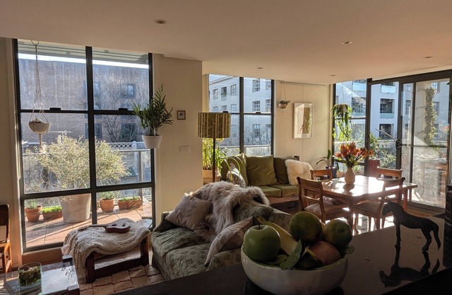 Sunny 2-bed inner-city oasis, close to Syd Uni, CBD and Glebe Foreshore