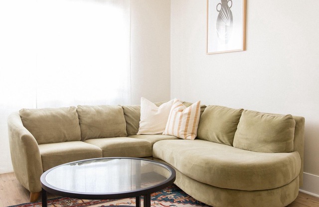 Sunny 2 Bed Suite by HSC & U of M