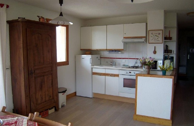 Sunny 2BR Apartment for 6 with Terrace, Near Slopes and Village – Crest-Voland