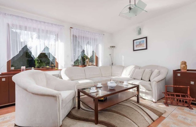 Sunny 4 | Comfortable House | Parking