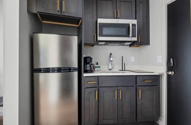Sunny and Chic Studio in the Heart of Middletown