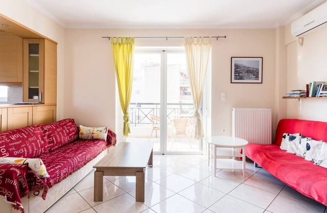 Sunny and modern family apt in the center of Athens,2 b/d,wifi,parking