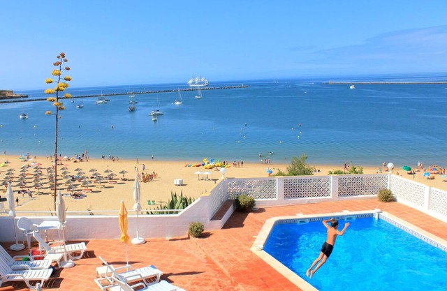 sunny ap. for 2-6 people, exclusive 1a location directly on the beach by the sea