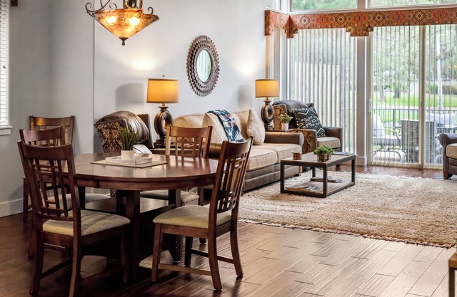 ☀️ Sunny Central Or. Creekside Water Front 🦮 Friendly Townhome @ Eagle Crest