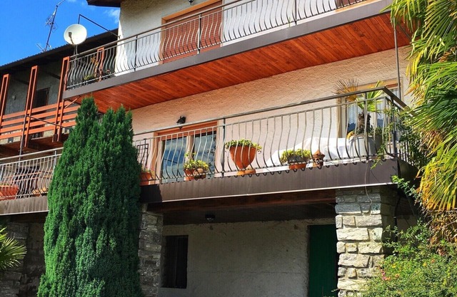 SUNNY VACATION APARTMENTS IN A QUIET LOCATION WITH A FANTASTIC LAKE VIEW
