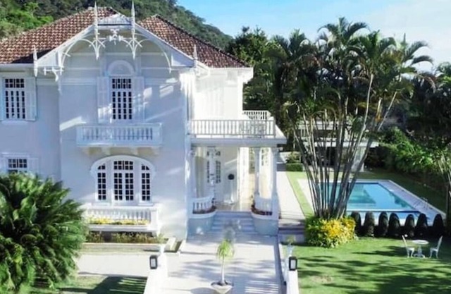 Sunny Mansion with Pool