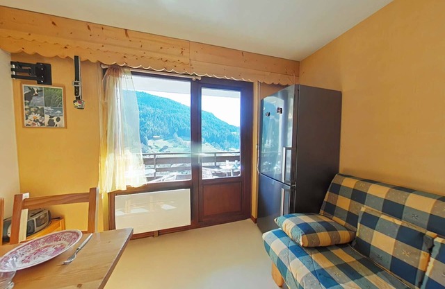 Sunny Studio with Mountain Views, Balcony, Ski Locker & Parking - Sleeps 4, Grand-Bornand