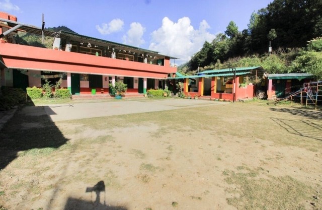Sunrise Home stay (House)