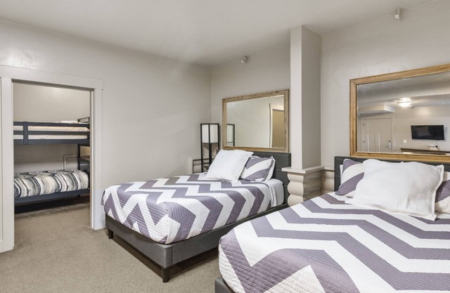 Sunrise Resort Room #106 | 2 Bed, 1 Bath