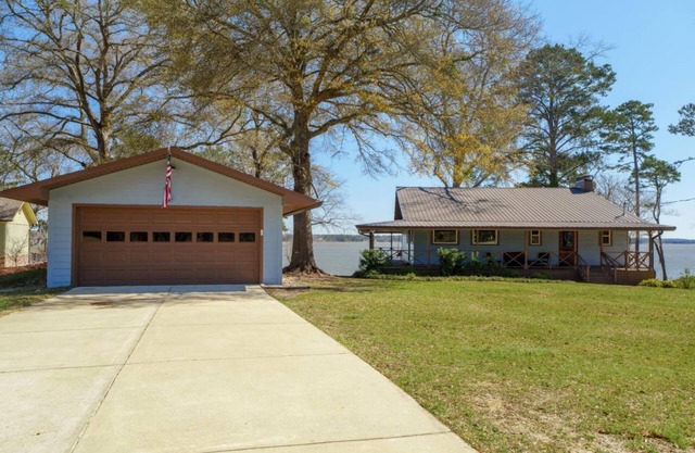 Sunrise Retreat, Sunrise Retreat- Lakefront Getaway on Lake Eufaula