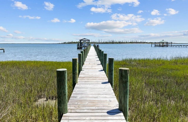 Sunrise Sound Cottage-Waterfront Home w/Dock