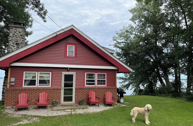 Sunset Cabin on Lake Champlain, Vermont. Roomy, Rustic, Waterfront - Family Fun!