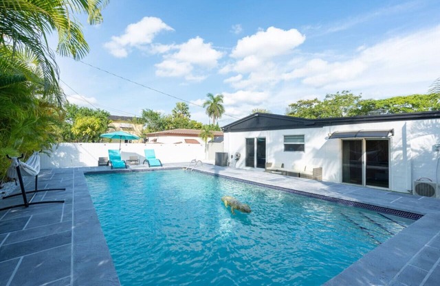 °Sunset Pool House 4BR/13 People Hidden Gem
