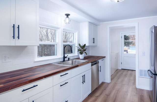 Sunshine Cottage — Cozy Montana Getaway Located Right in the Town of Libby
