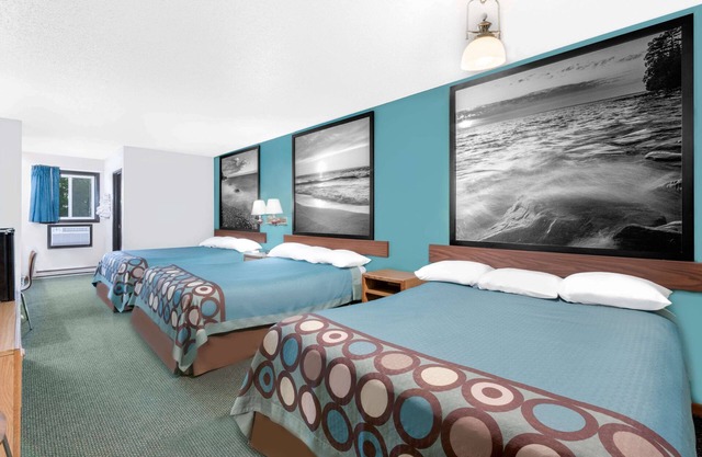 Super 8 by Wyndham Huron