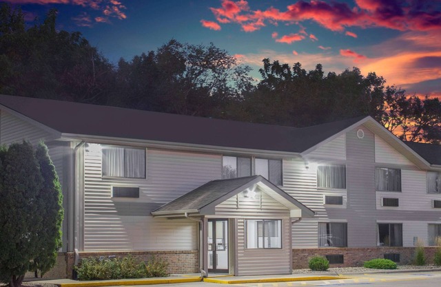Super 8 by Wyndham Independence IA