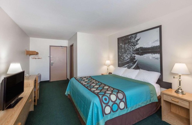 Super 8 by Wyndham Moose Jaw SK