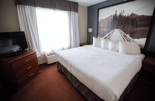 Super 8 by Wyndham Whitecourt