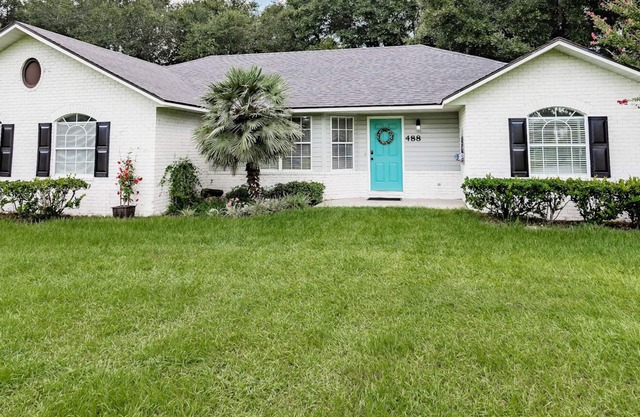 Super clean, quiet. Close to world famous springs. Game Room!
