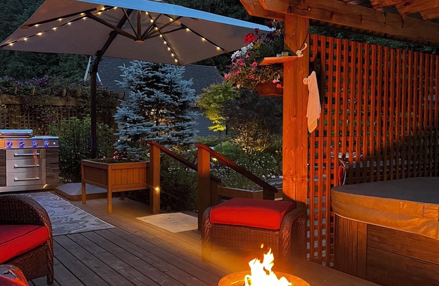Super cozy private spa retreat with private hot tub ,wet sauna and cold plunge
