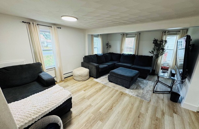 Super Modern 2-Bedroom Riverside Home @ RIT
