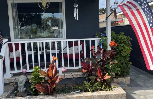 Super private and cozy studio , 5 min drive to beach.