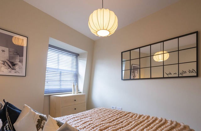 Super Vibrant 2 Bedroom With Parking