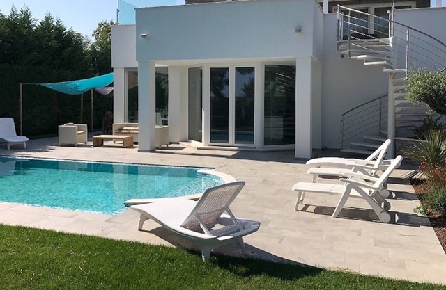 Super Villa With Private Pool in Isola Albarella by Beahost Rentals