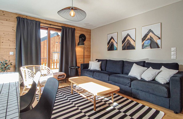 Superb 3* Duplex Chalet with Parking and WIFI at the Foot of the Slopes, Valmorel