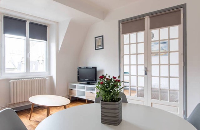 Superb bright T2 apartment in a unique location St Malo 200m from the beach