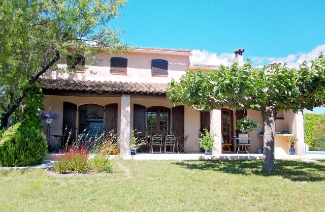 Superb comfortable and spacious villa with beautiful pool, Gard Provencal