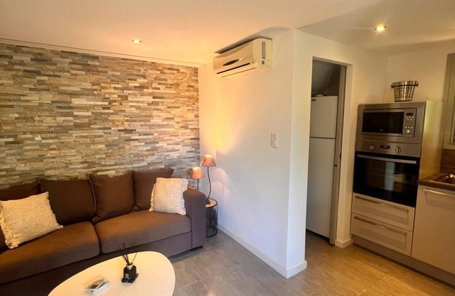 Superb ground garden villa, close to beaches, santa giulia, WiFi, air conditioning