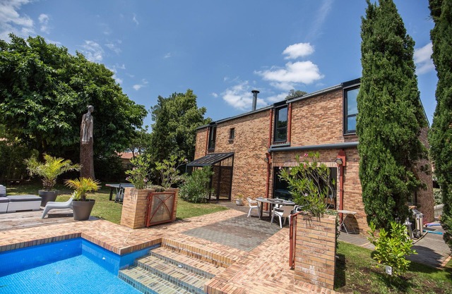 Superb house, heated pool, walking to golf beach and forest, NO VIS A VIS