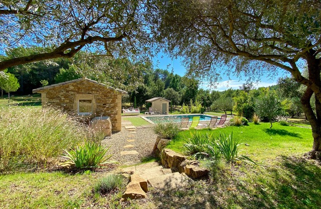 Superb Mas provençal with swimming pool surrounded by oak and olive trees