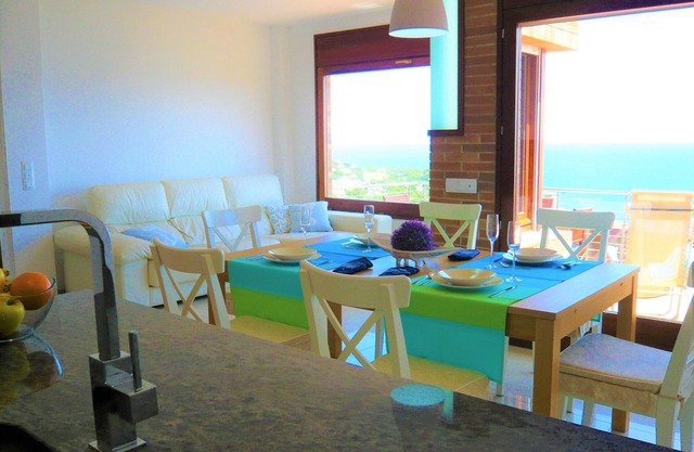 Superb new apartment, luxury, stunning sea views