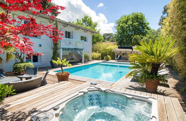 Superb peaceful villa with heated pool and jacuzzi 300 m from the beach